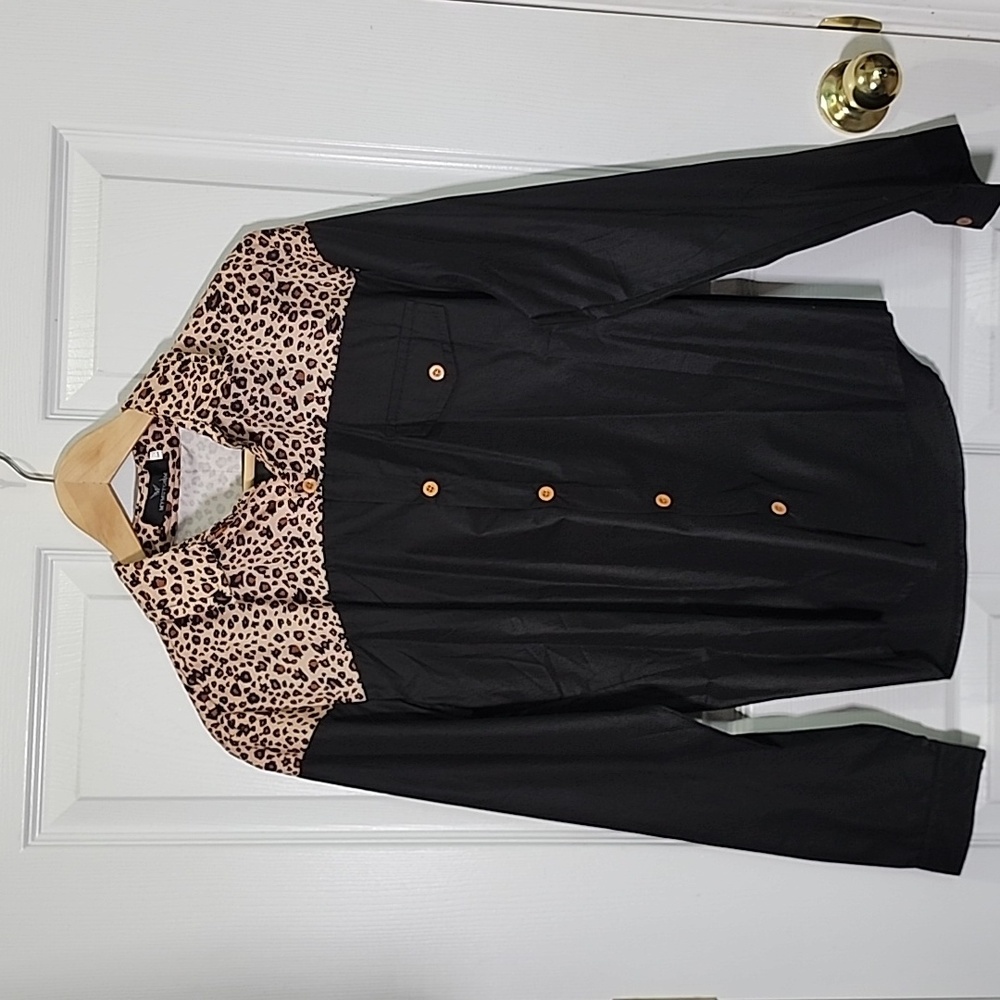 Mymstorm partial leapord print button down top Mens size L